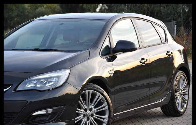 Opel Astra cena 37500 przebieg: 139000, rok produkcji 2014 z Siedlce małe 631